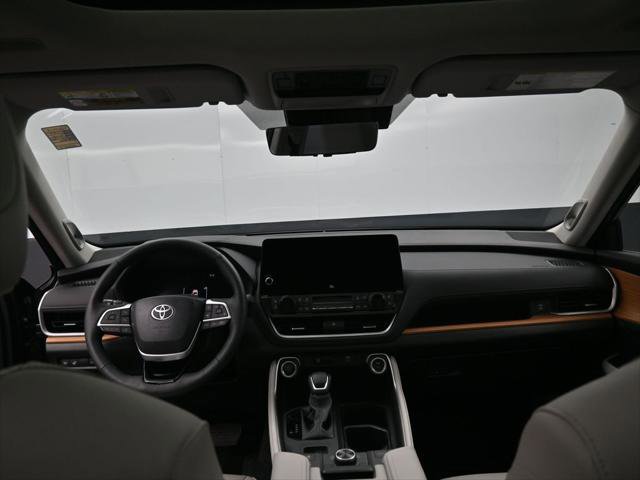 Certified 2024 Toyota Grand Highlander Platinum AWD/4WD image 30