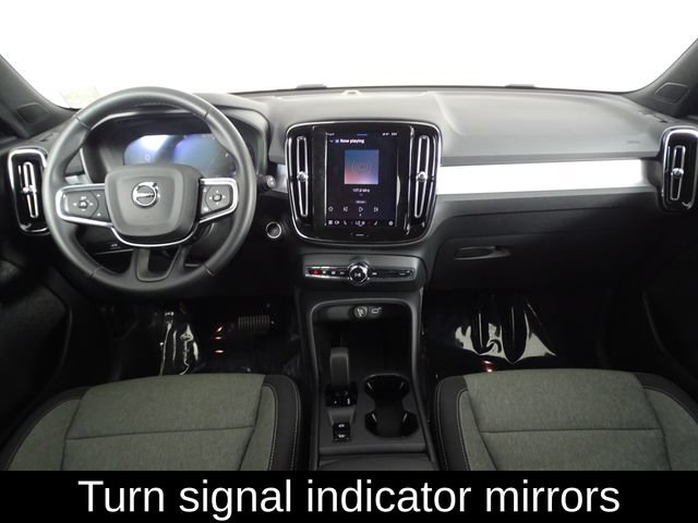 Used 2025 Volvo XC40 B5 Core AWD/4WD image 31