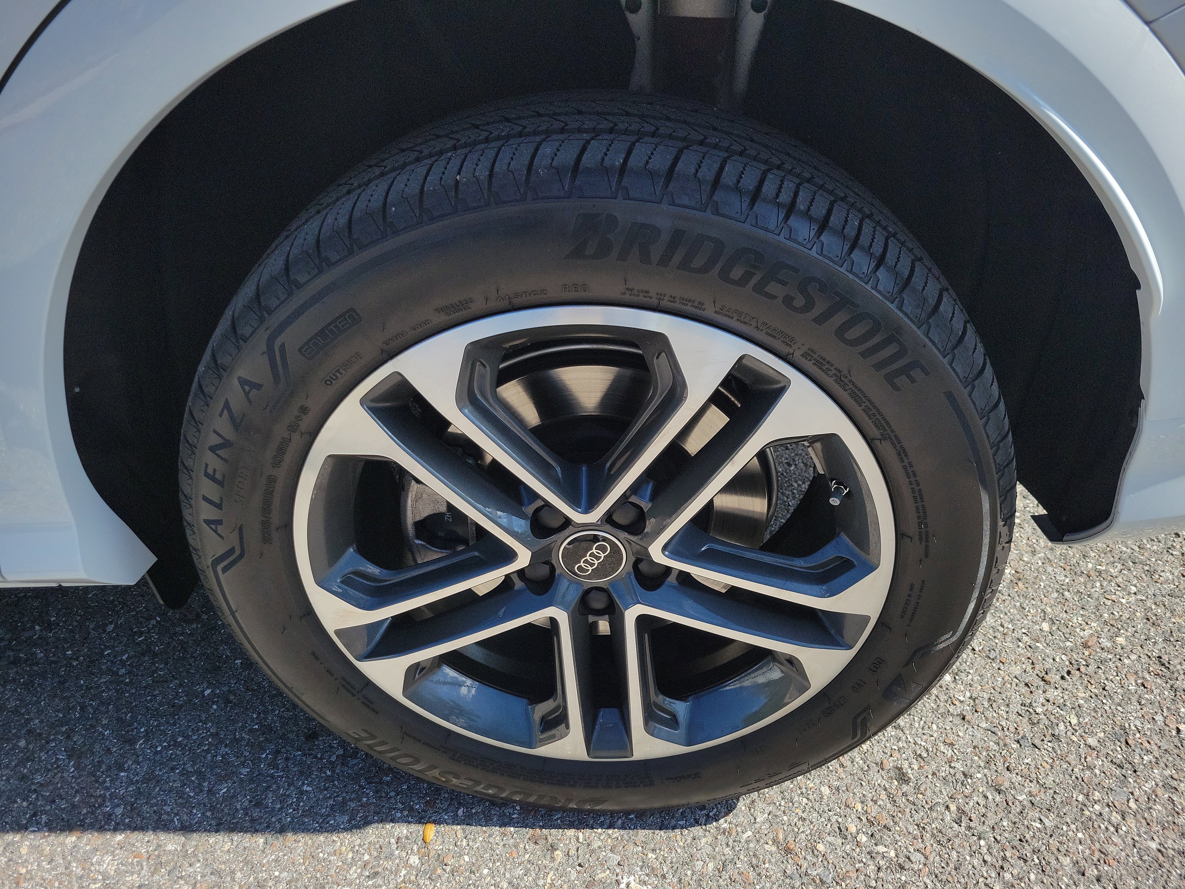 Used 2025 Audi Q5 Premium w/ Convenience Package image 34