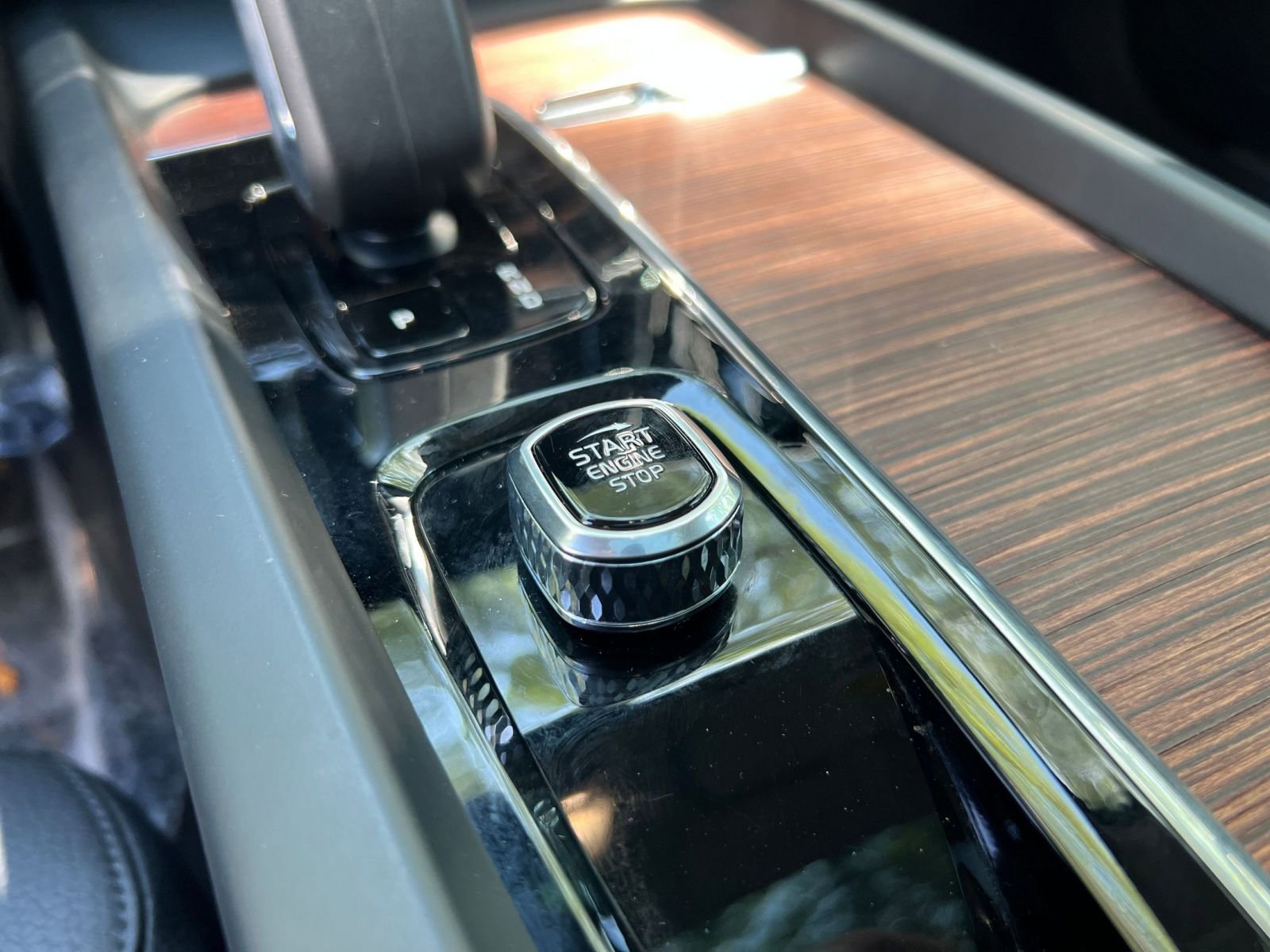 Used 2025 Volvo V60 B5 Cross Country Plus image 25