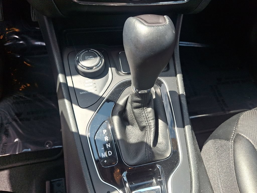 Used 2022 Jeep Cherokee Limited AWD/4WD image 14