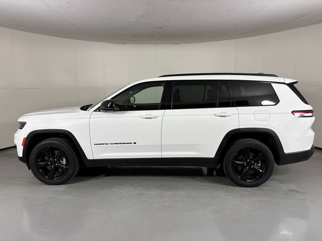 Used 2022 Jeep Grand Cherokee L Laredo RWD image 5