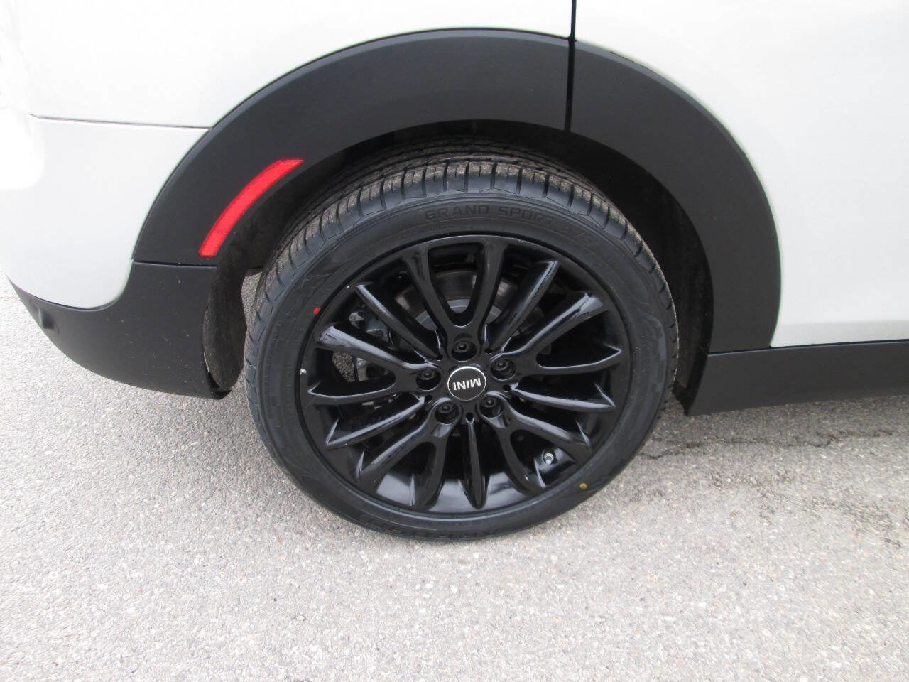 Used 2019 MINI Cooper Clubman ALL4 image 11