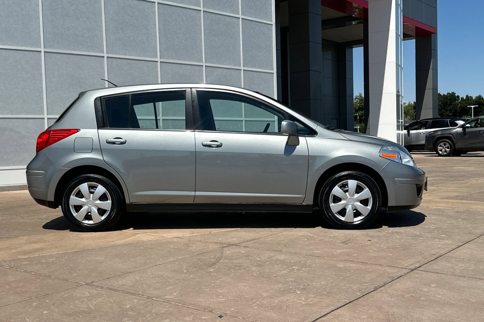 Used 2012 Nissan Versa 1.8 S FWD image 3