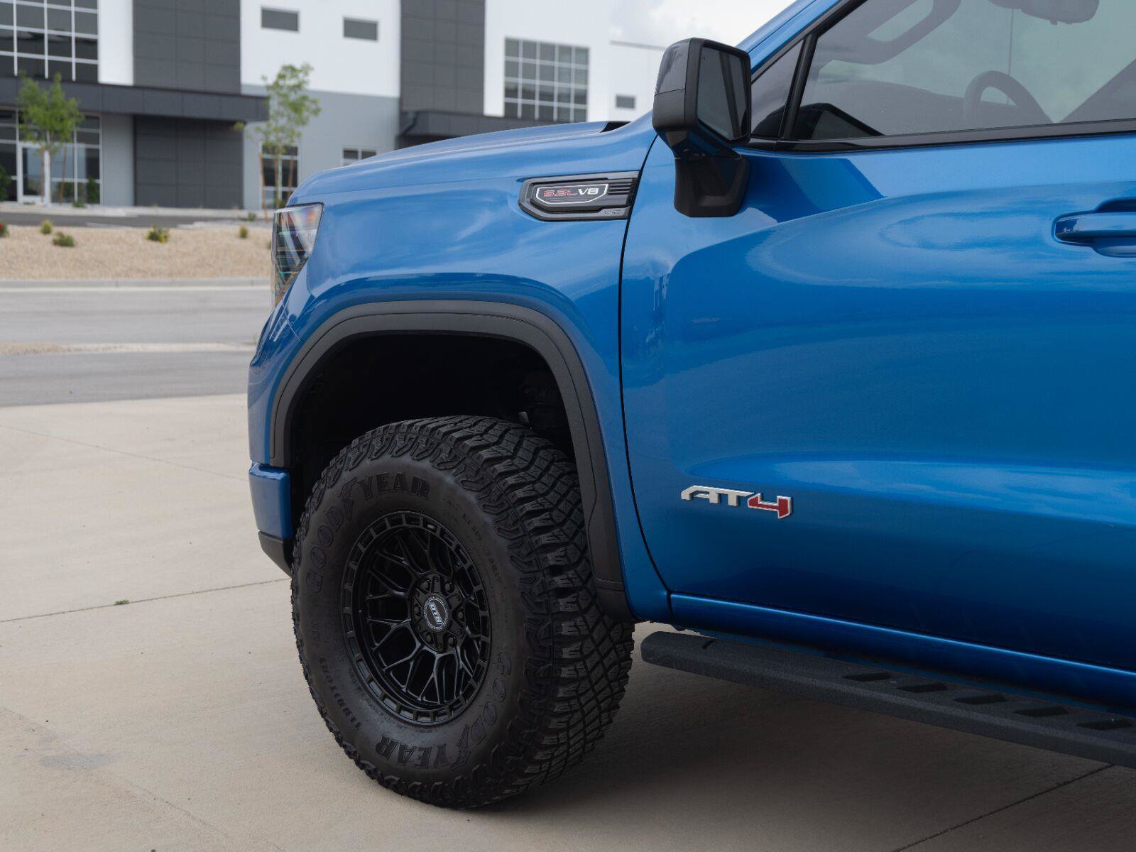 Used 2024 GMC Sierra 1500 AT4 w/ Technology Package AWD/4WD image 9