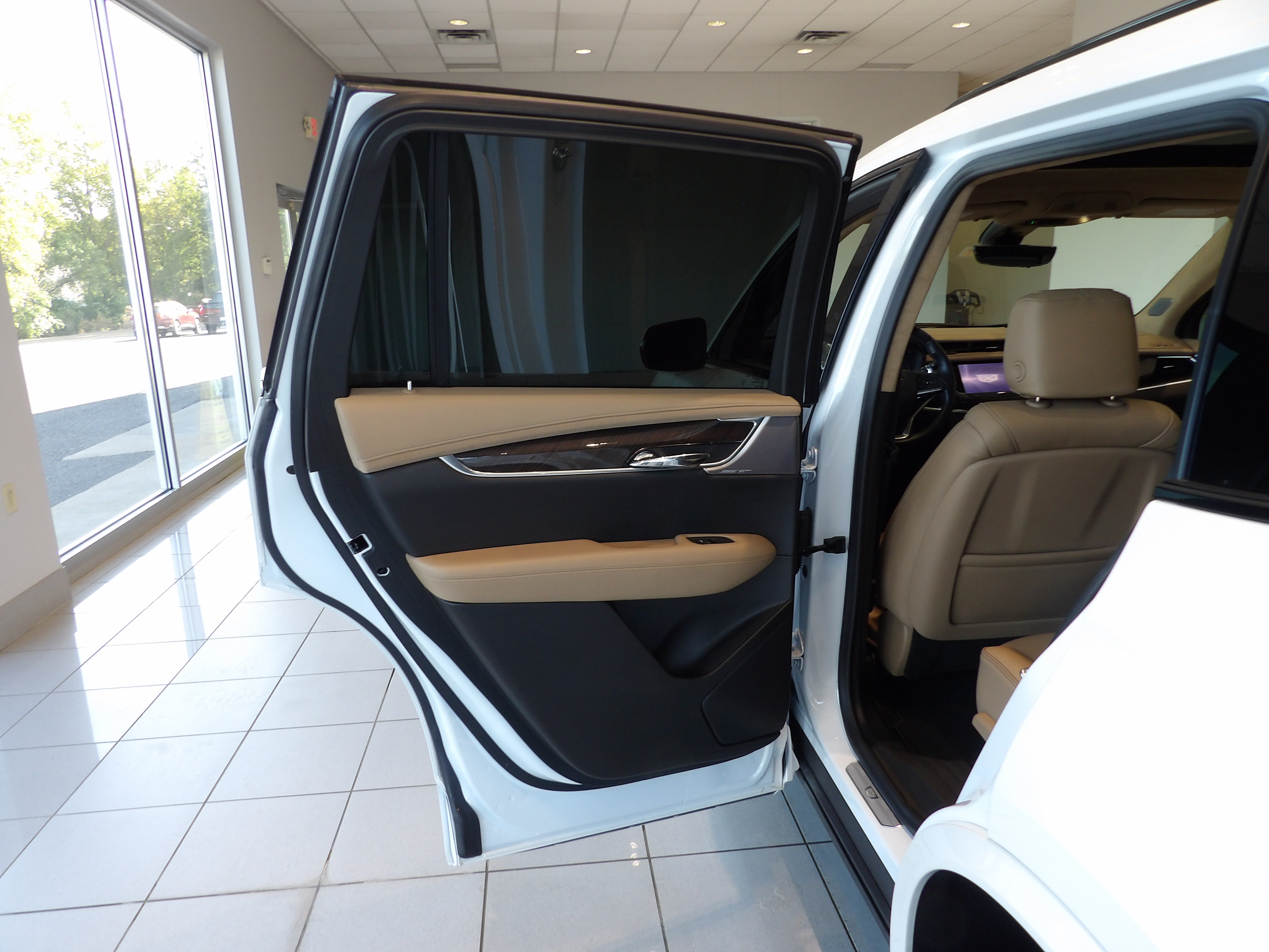 Used 2025 Cadillac XT6 Sport w/ Platinum Package AWD/4WD image 17