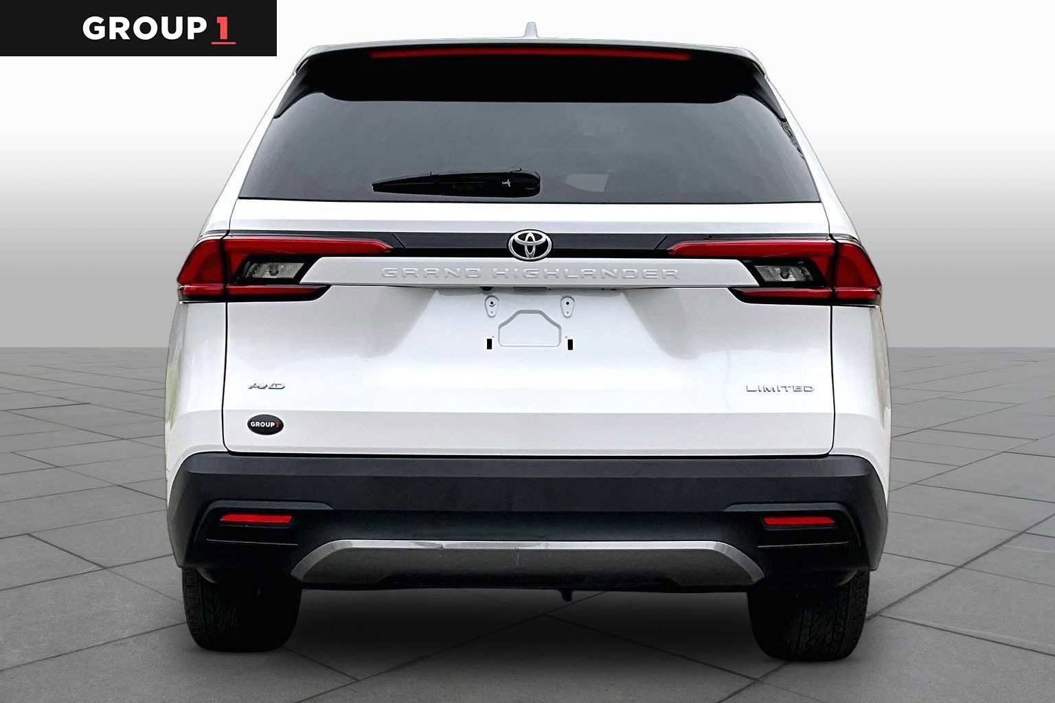 Used 2024 Toyota Grand Highlander AWD image 5