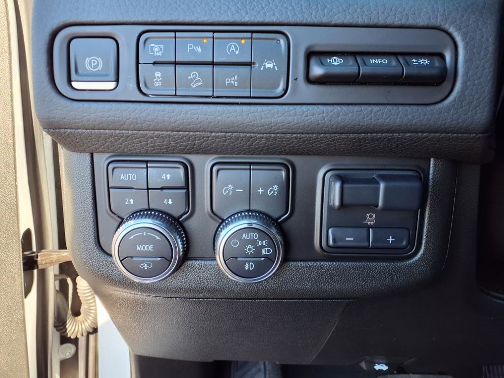 Used 2024 GMC Yukon XL Denali w/ Denali Reserve Package image 7