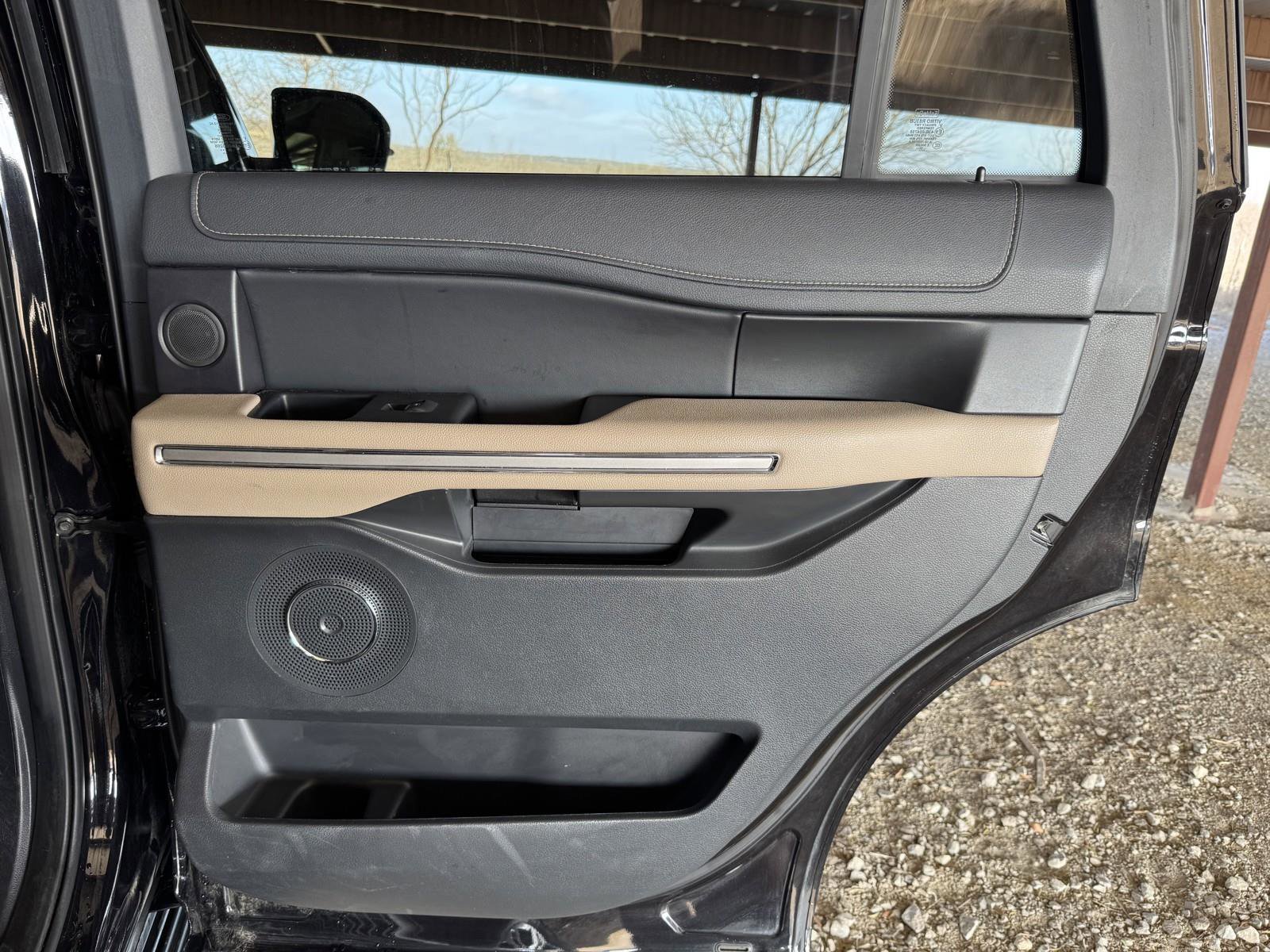 Used 2024 Ford Expedition Limited image 37