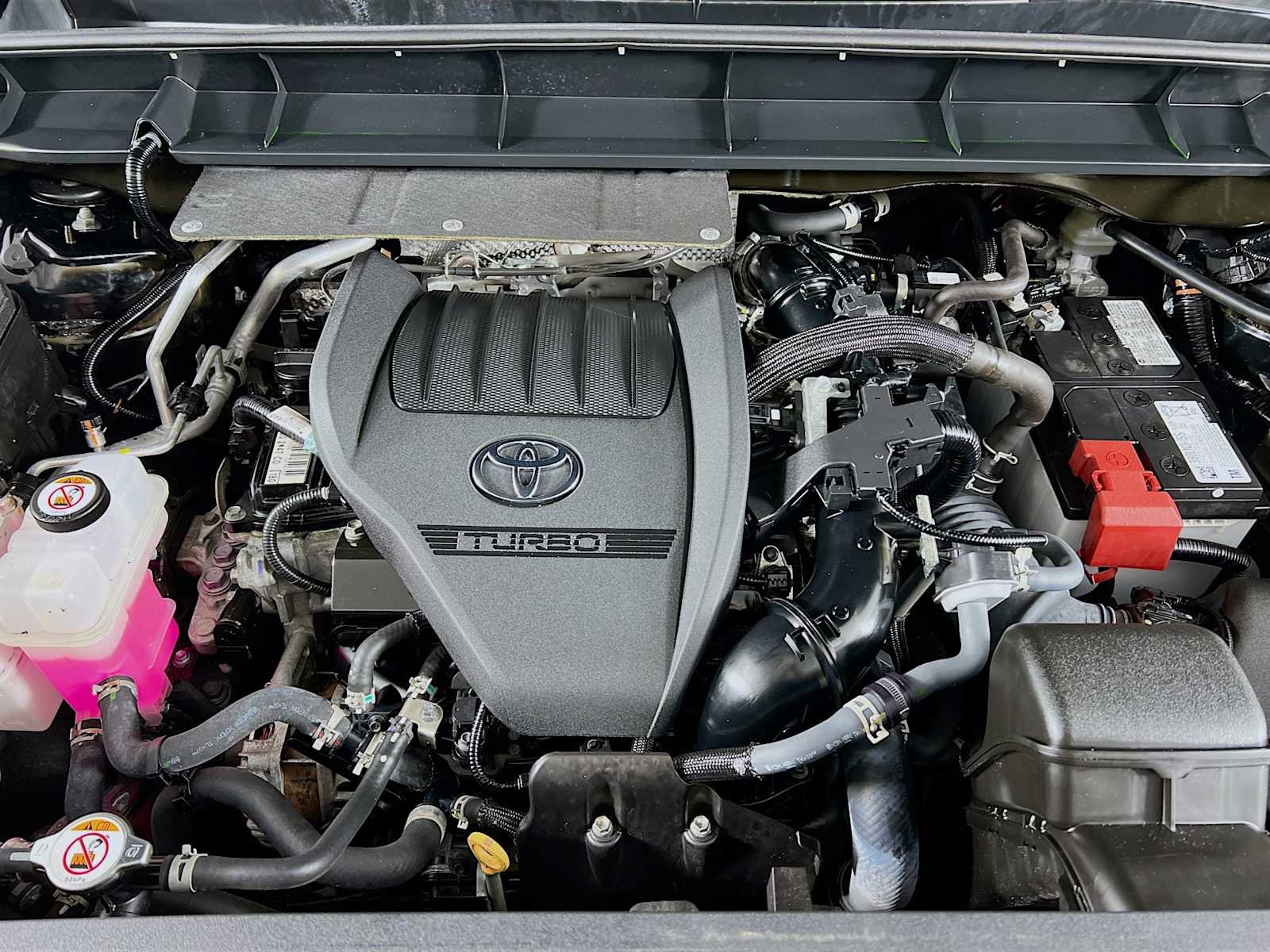 Used 2024 Toyota Highlander XLE image 30