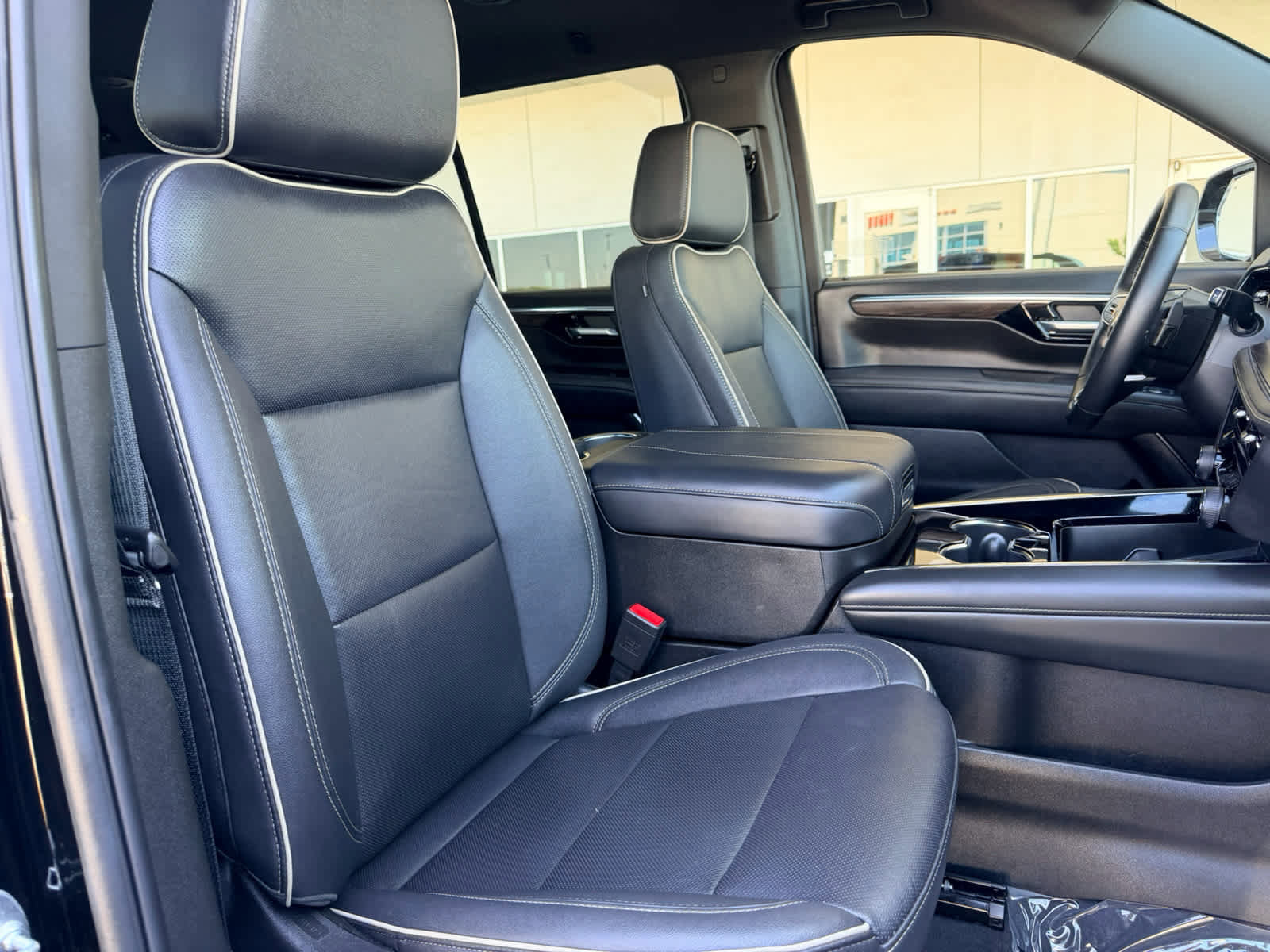 Used 2025 Chevrolet Tahoe Premier image 23