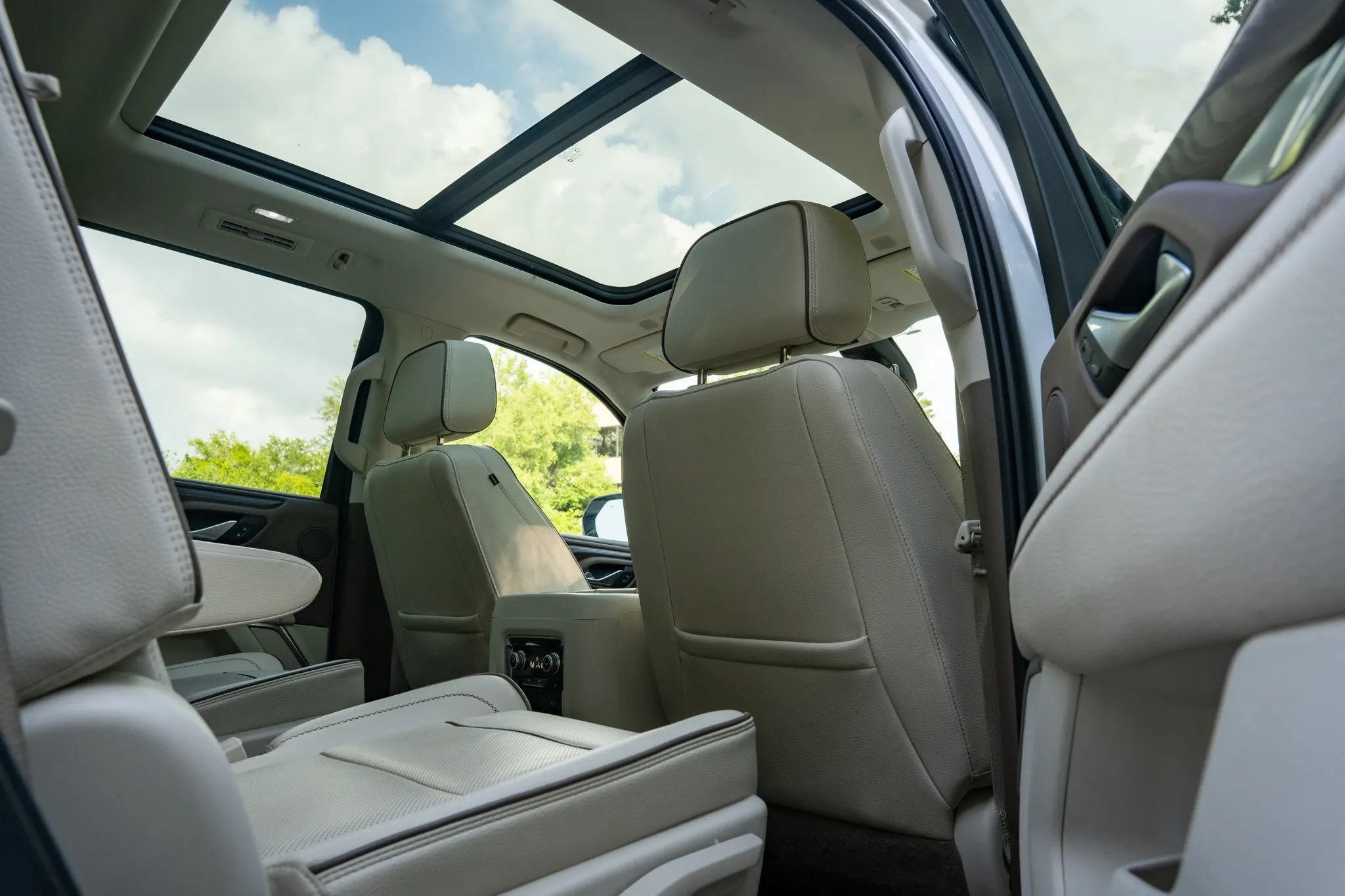 Used 2022 GMC Yukon Denali AWD/4WD image 17