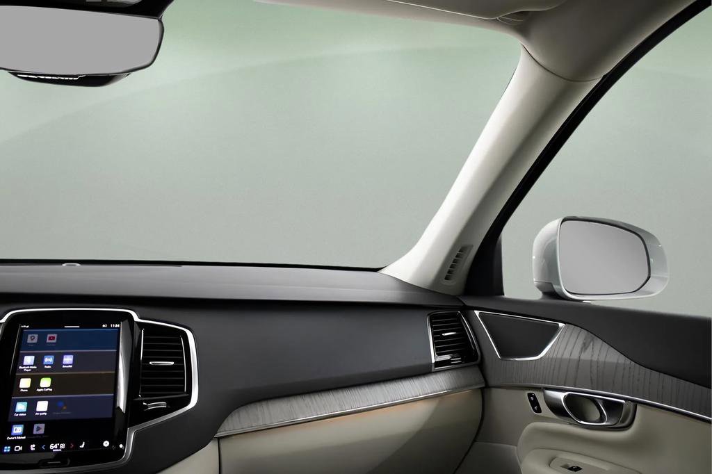 Certified 2025 Volvo XC90 T8 Plus w/ Protection Package Premier image 37