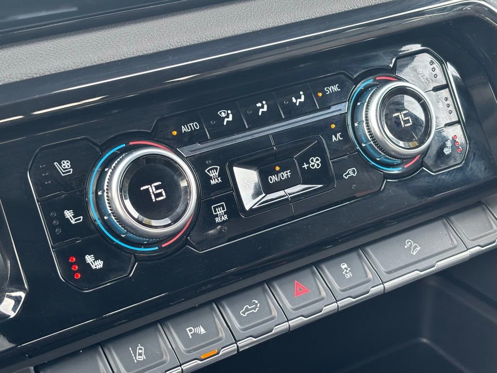 Used 2025 GMC Sierra 2500 AT4 w/ Technology Package image 33