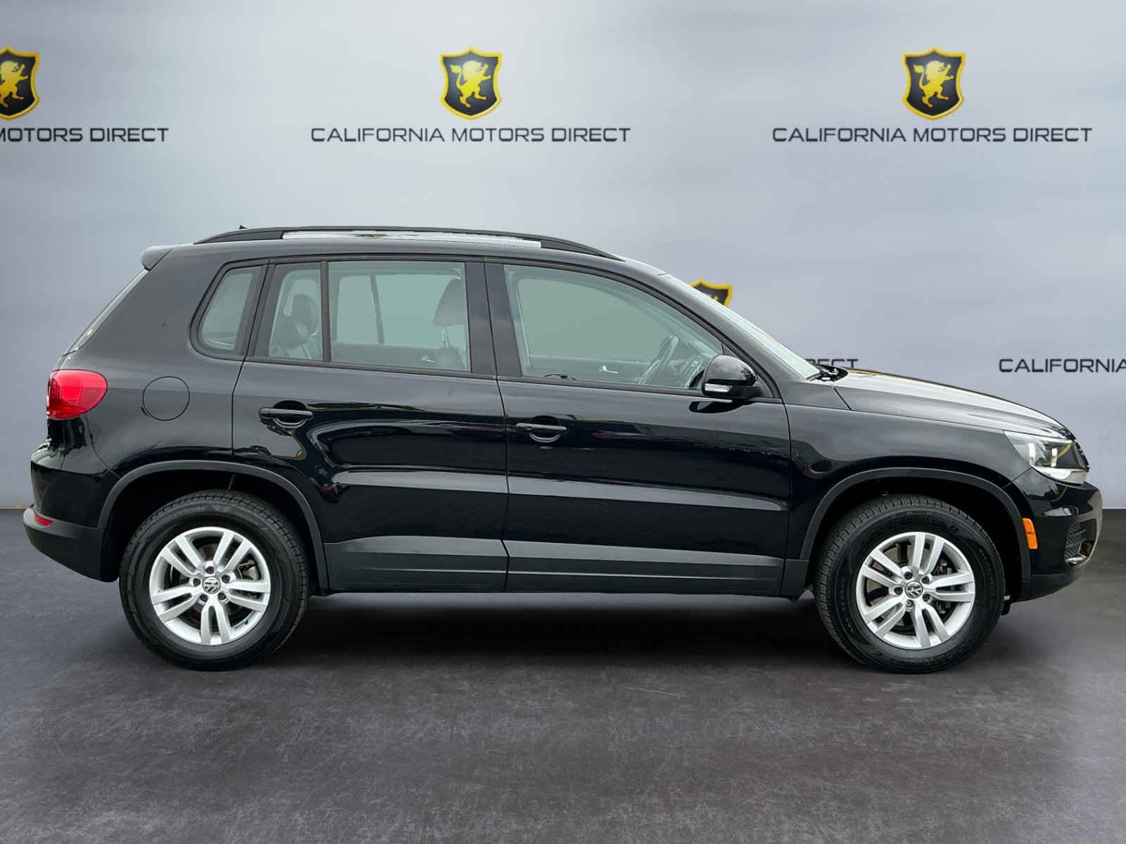 Used 2017 Volkswagen Tiguan S FWD image 4