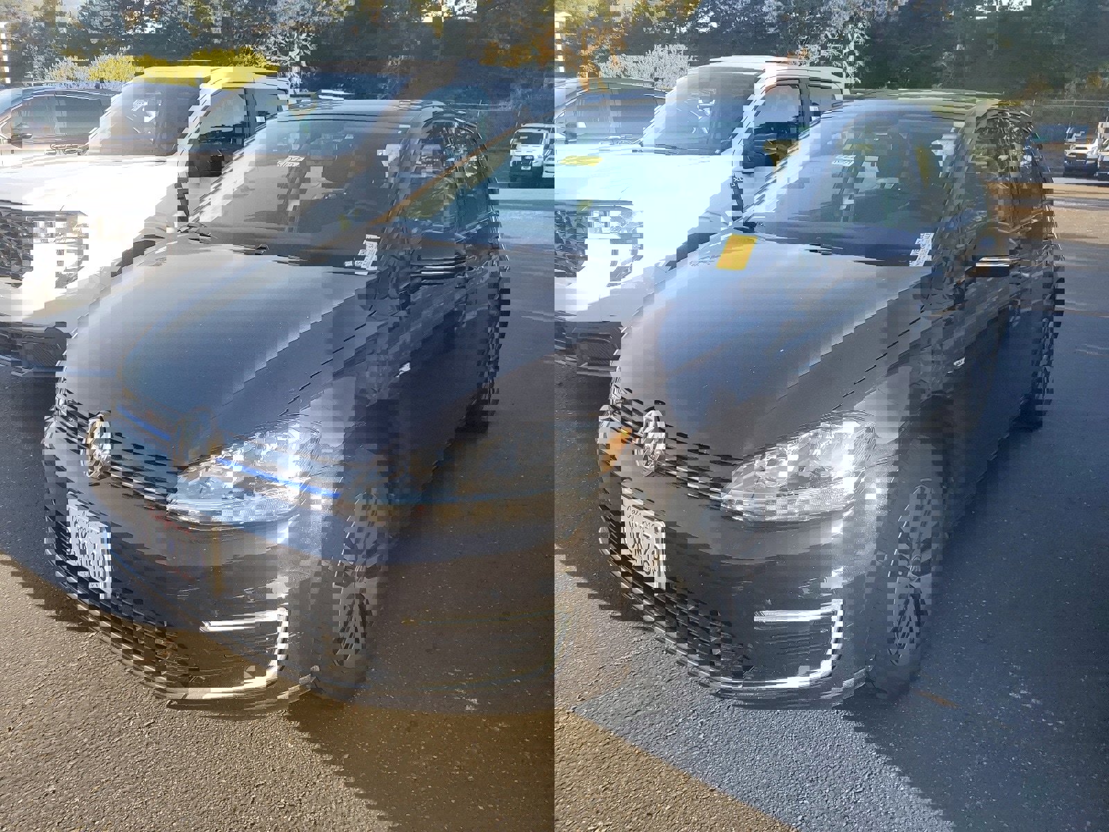 Used 2019 Volkswagen e-Golf SE w/ Driver Assistance Package image 3