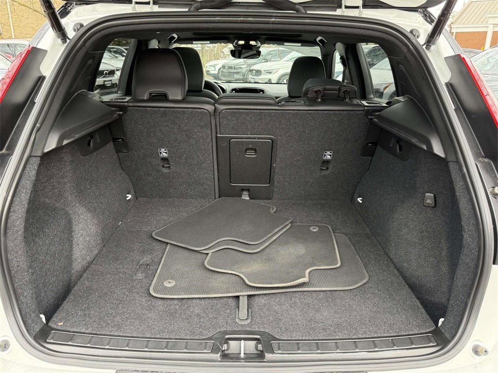 Used 2022 Volvo XC40 P8 Recharge Ultimate image 17