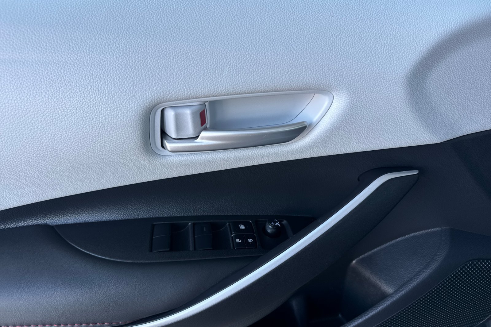 Certified 2025 Toyota Corolla SE FWD image 15