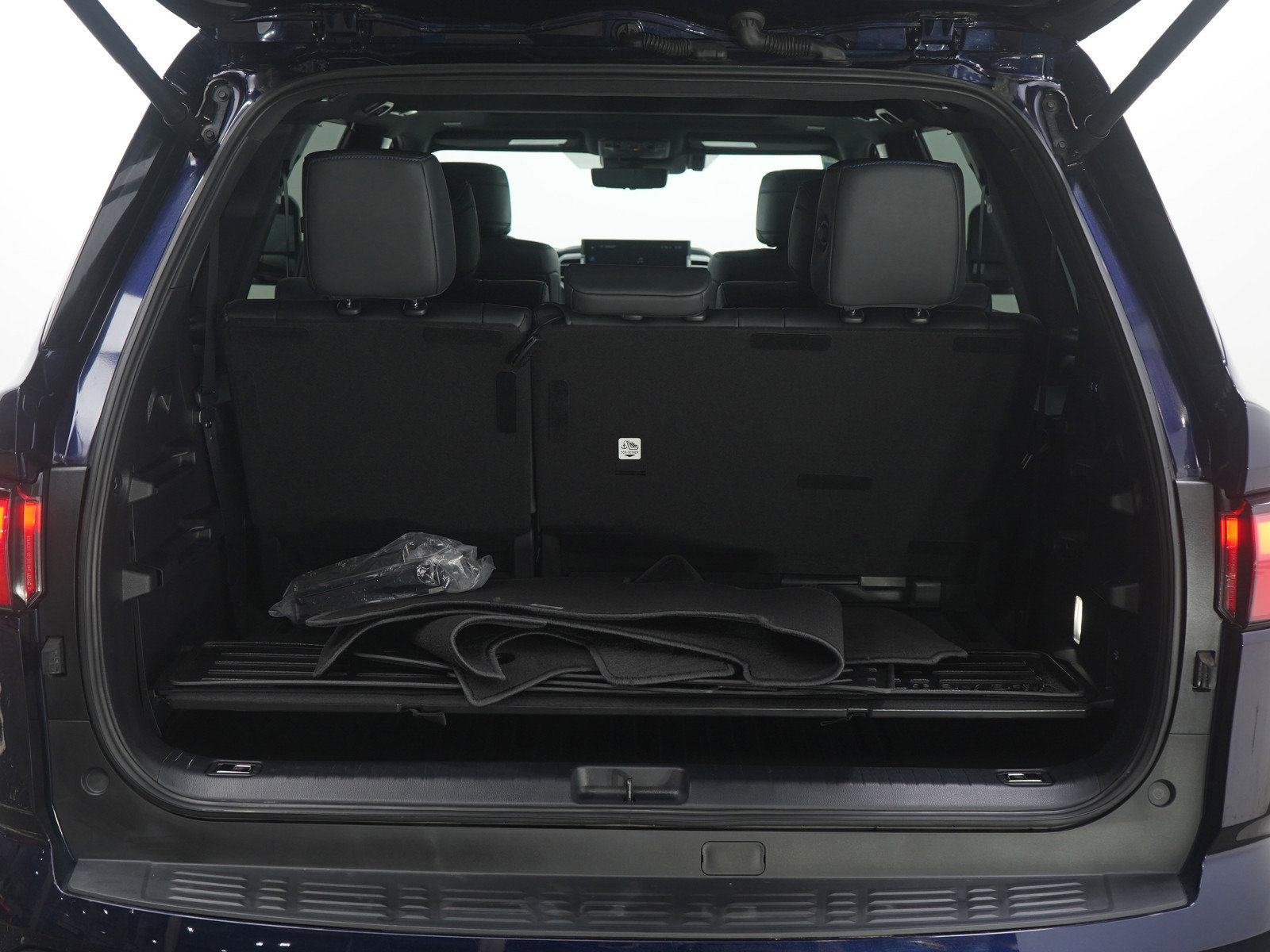 Used 2025 Toyota Sequoia Platinum AWD/4WD image 18