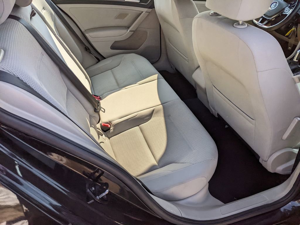 Used 2018 Volkswagen Golf S image 23