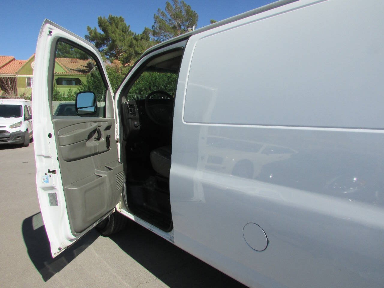 Used 2013 Chevrolet Express 2500 RWD image 9