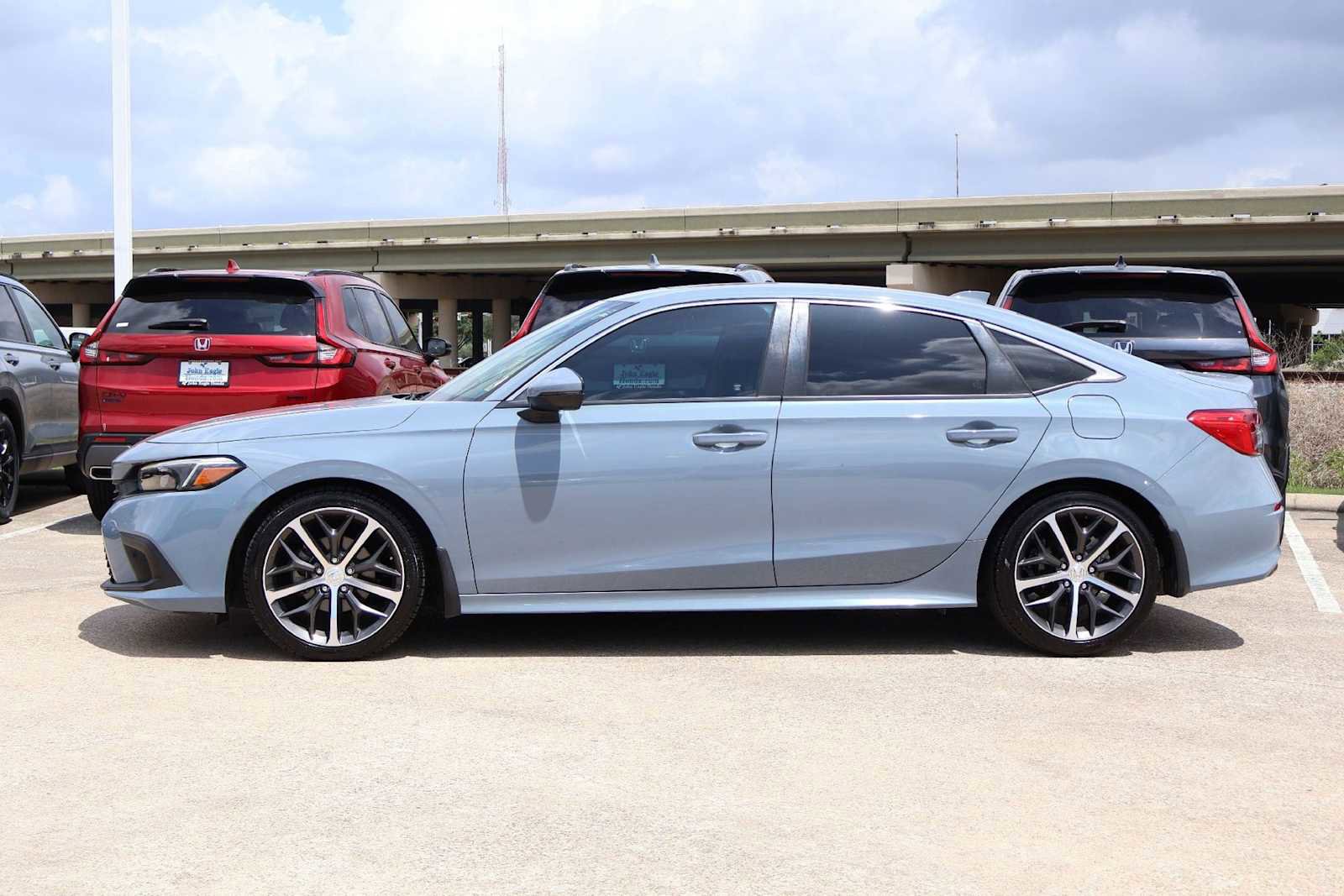 Used 2022 Honda Civic Touring image 3