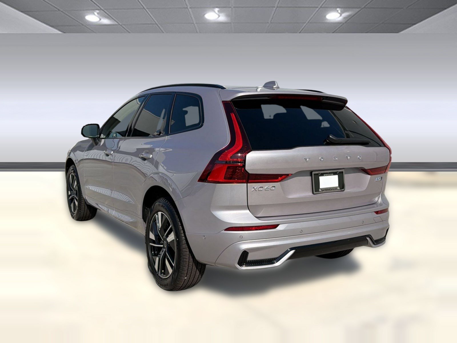 New 2026 Volvo XC60 B5 Plus w/ Climate Package AWD/4WD image 3