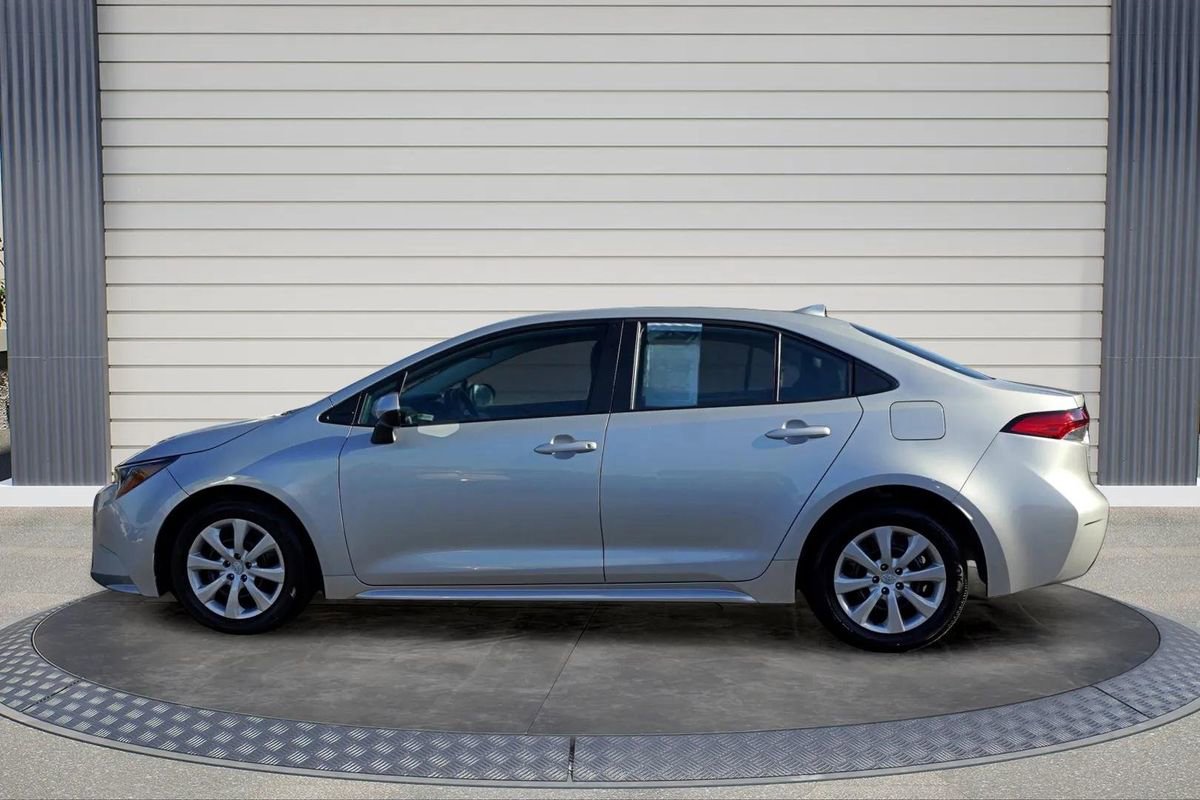Used 2024 Toyota Corolla LE image 4