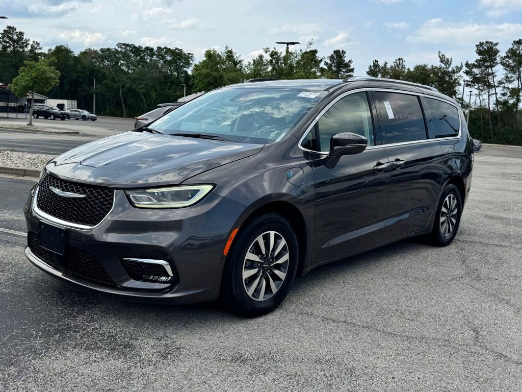 Used 2021 Chrysler Pacifica Touring-L FWD image 3