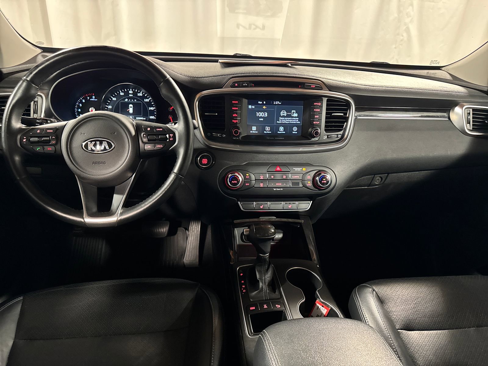 Used 2017 Kia Sorento EX image 4