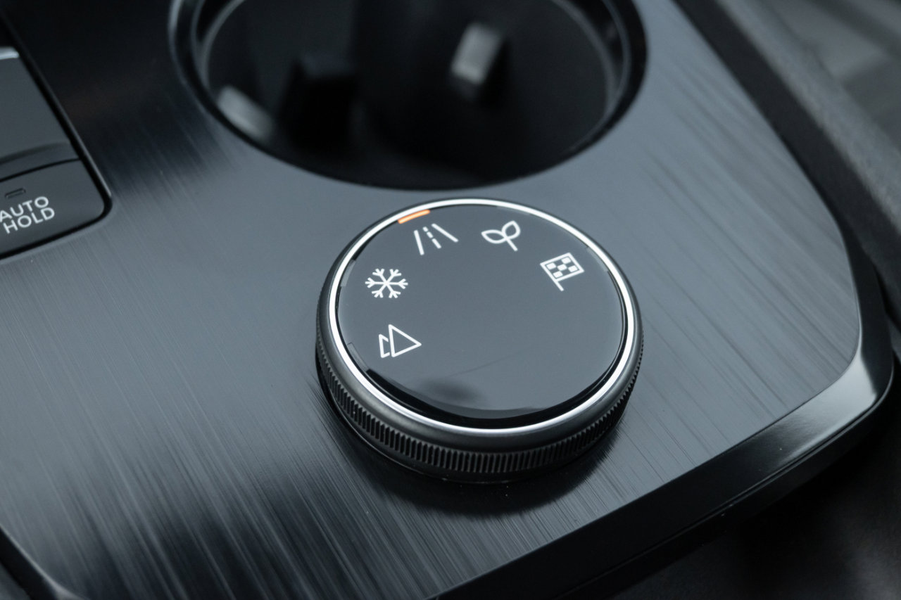 Used 2023 Nissan Rogue SV image 24