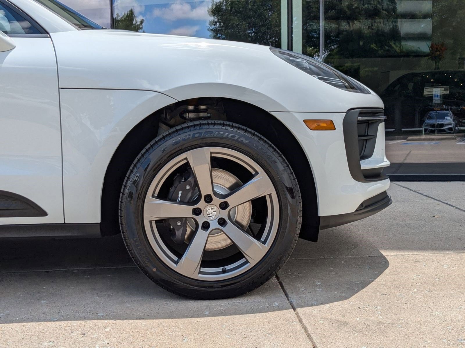 Certified 2025 Porsche Macan image 11