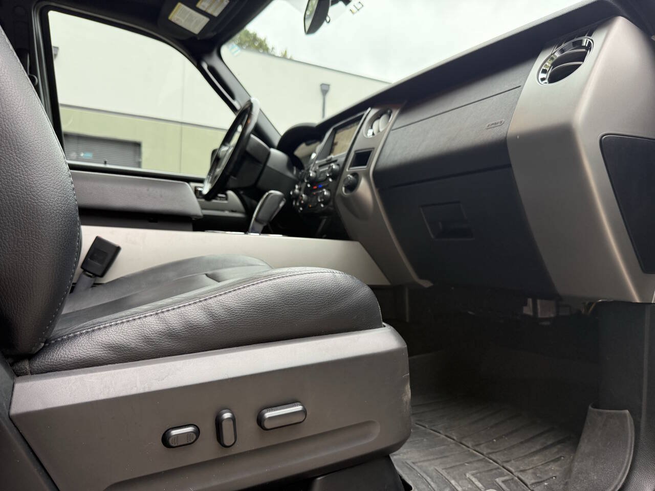 Used 2015 Ford Expedition EL Limited w/ Equipment Group 301A AWD/4WD image 36