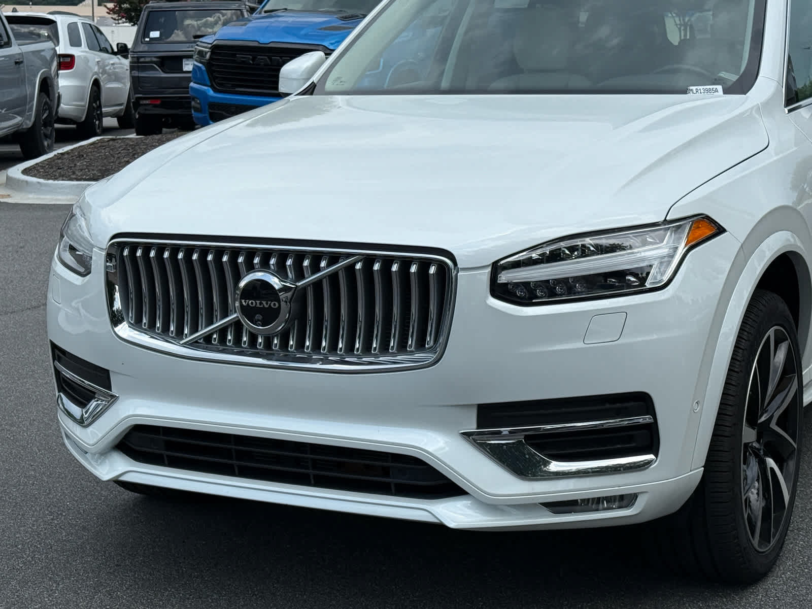Used 2025 Volvo XC90 B5 Plus w/ Protection Package Premier AWD/4WD image 9