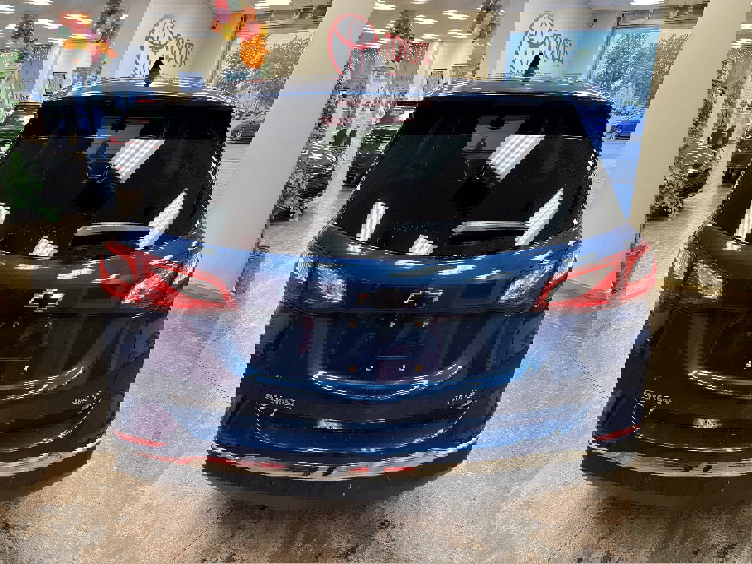 Used 2019 Chevrolet Equinox LT w/ Driver Convenience Package image 16