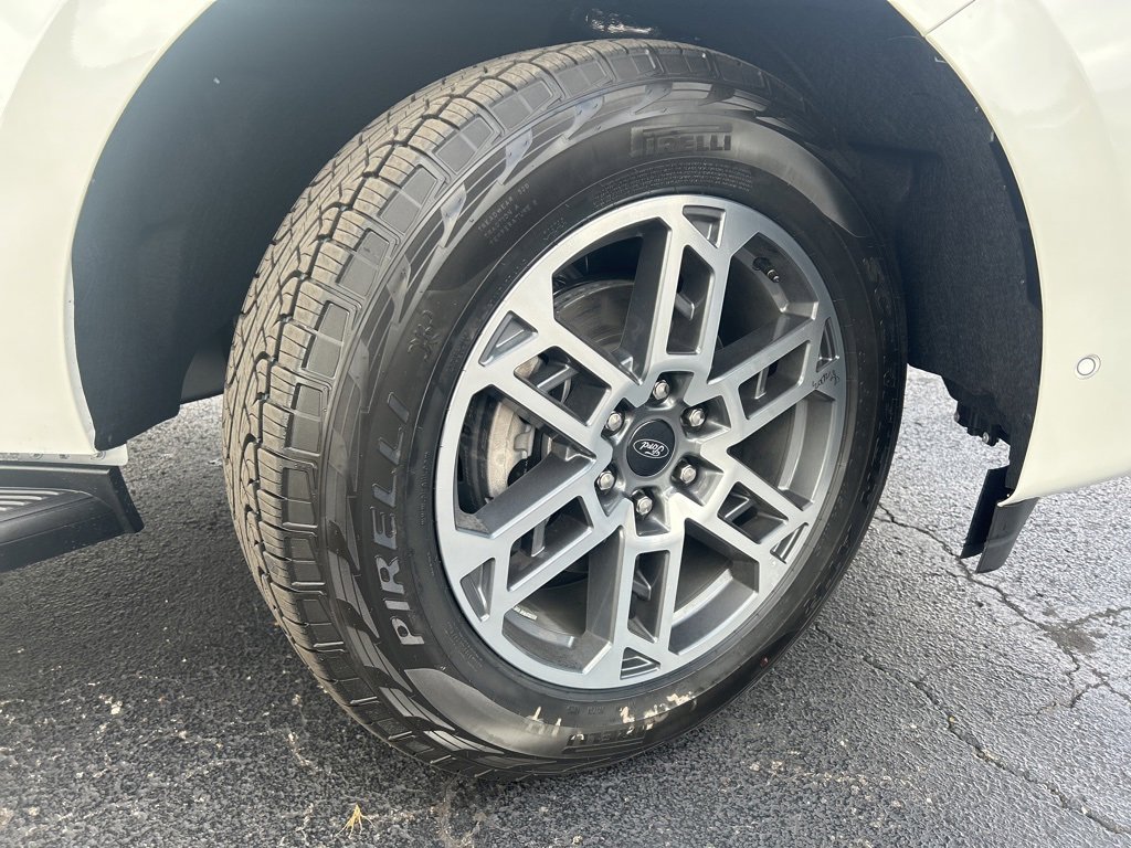 New 2025 Ford Expedition Active image 9