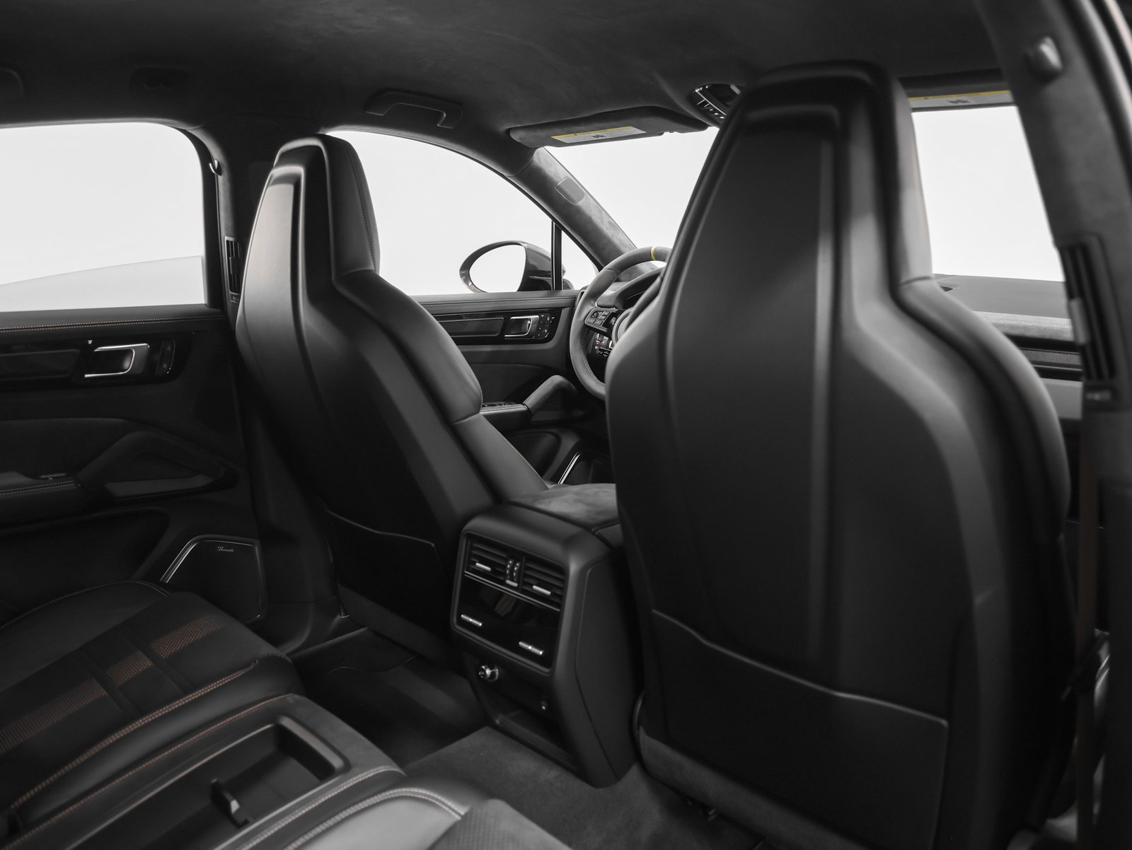 Used 2022 Porsche Cayenne Turbo GT image 40