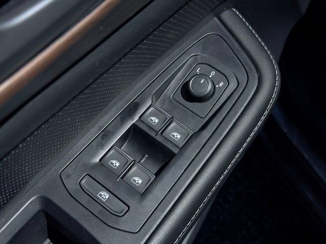 Used 2025 Volkswagen Atlas SE AWD/4WD image 14