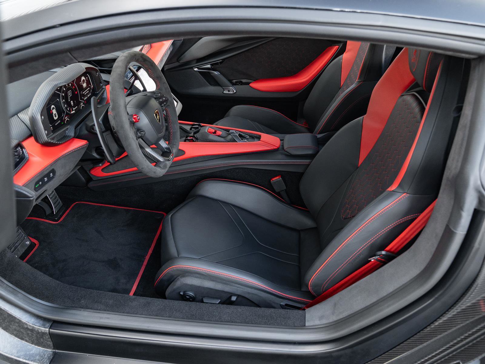 Used 2024 Lamborghini Revuelto image 22