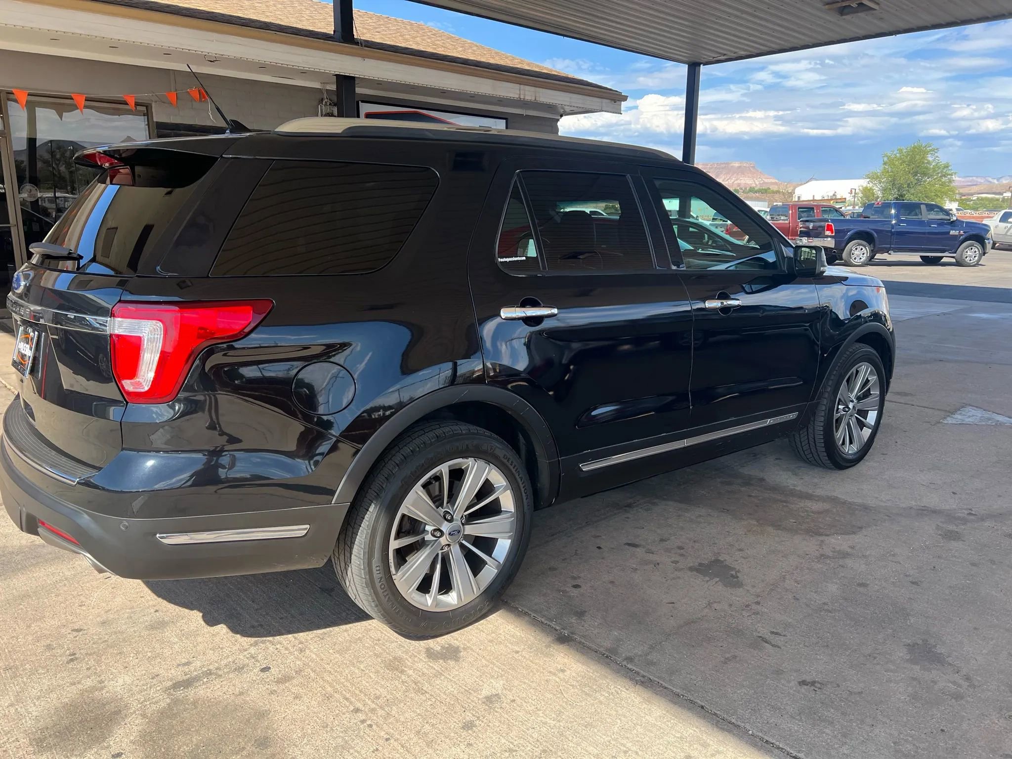 Used 2019 Ford Explorer Limited image 5