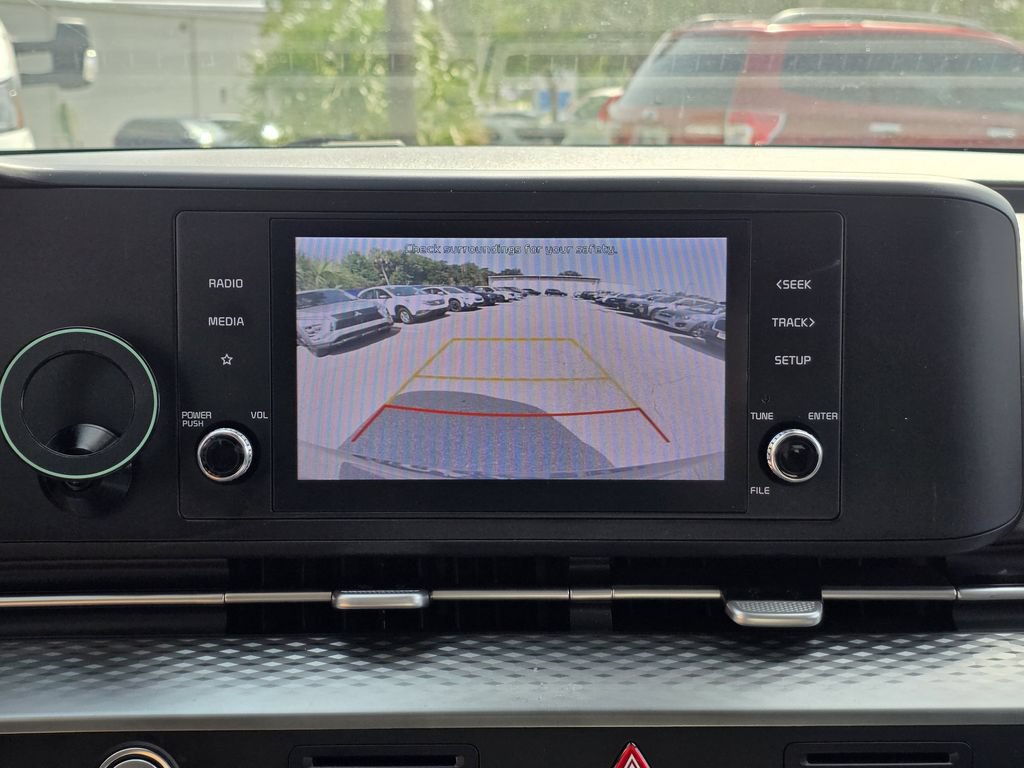 Used 2022 Kia Carnival LX FWD image 19