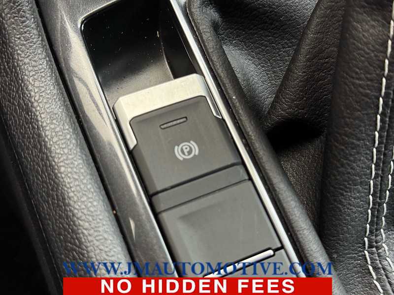 Used 2024 Volkswagen Tiguan SE image 36