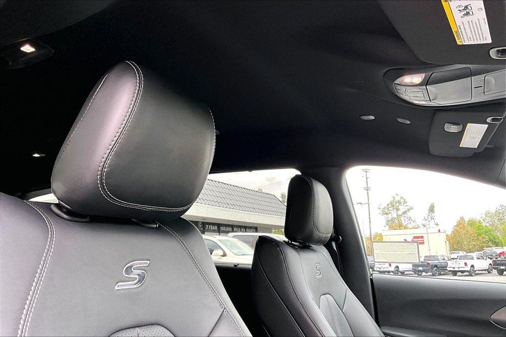 Certified 2026 Chrysler Pacifica Select w/ S Appearance Package FWD image 13
