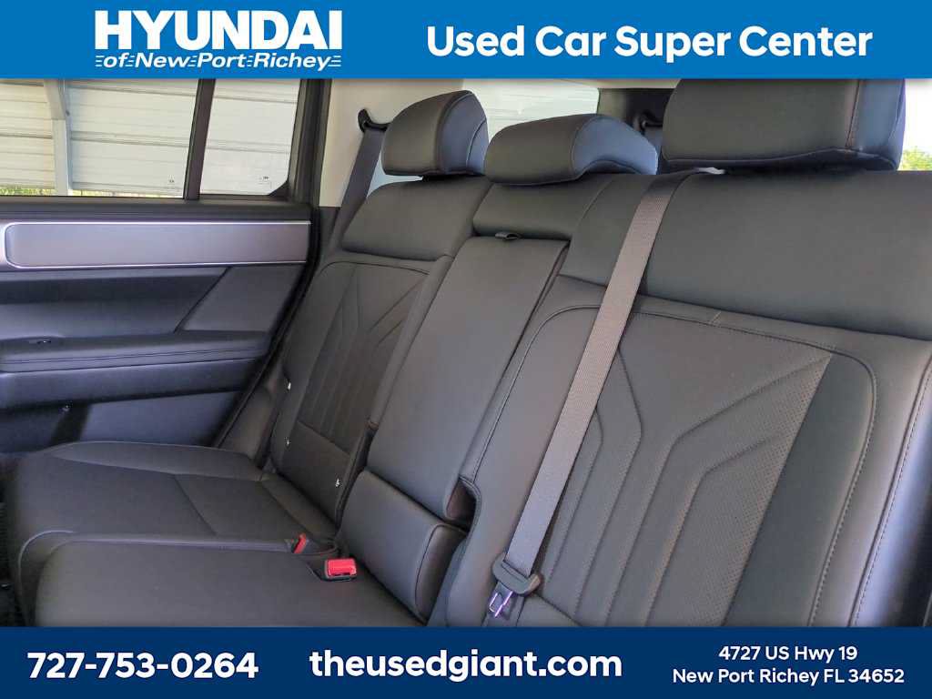 Used 2025 Hyundai Santa Fe SEL FWD image 16
