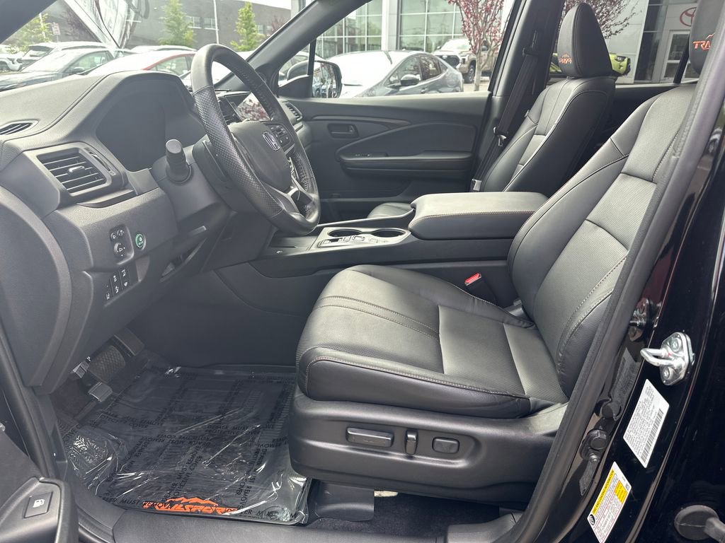 Used 2025 Honda Ridgeline TrailSport image 12