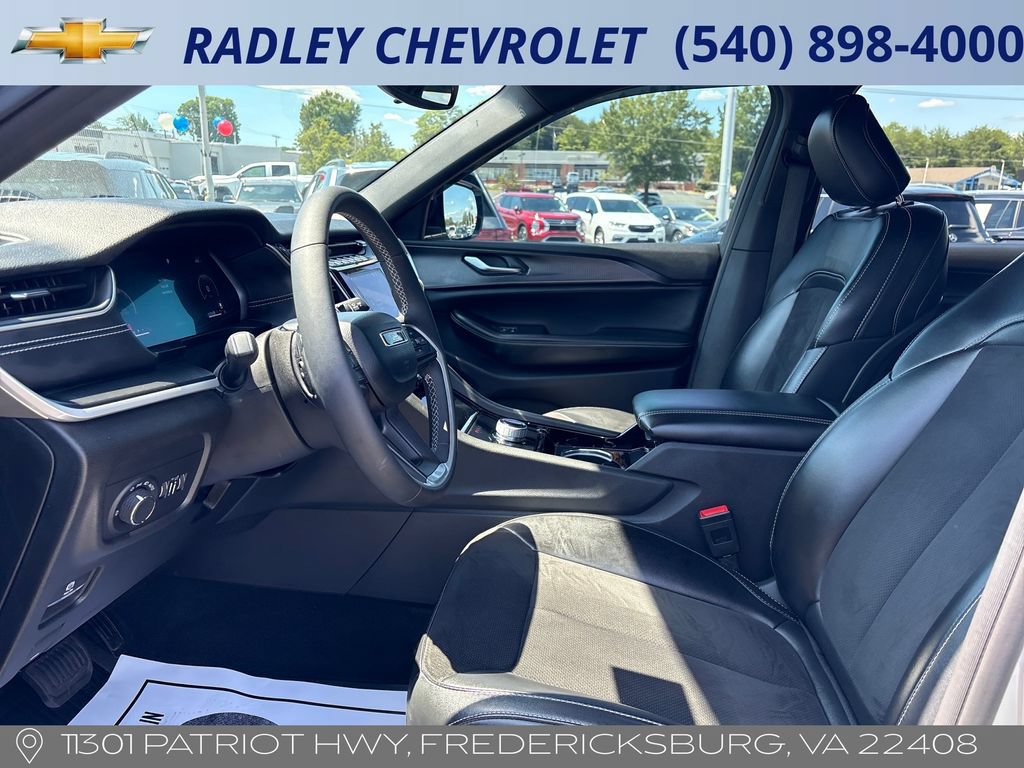Used 2023 Jeep Grand Cherokee L Laredo AWD/4WD image 3