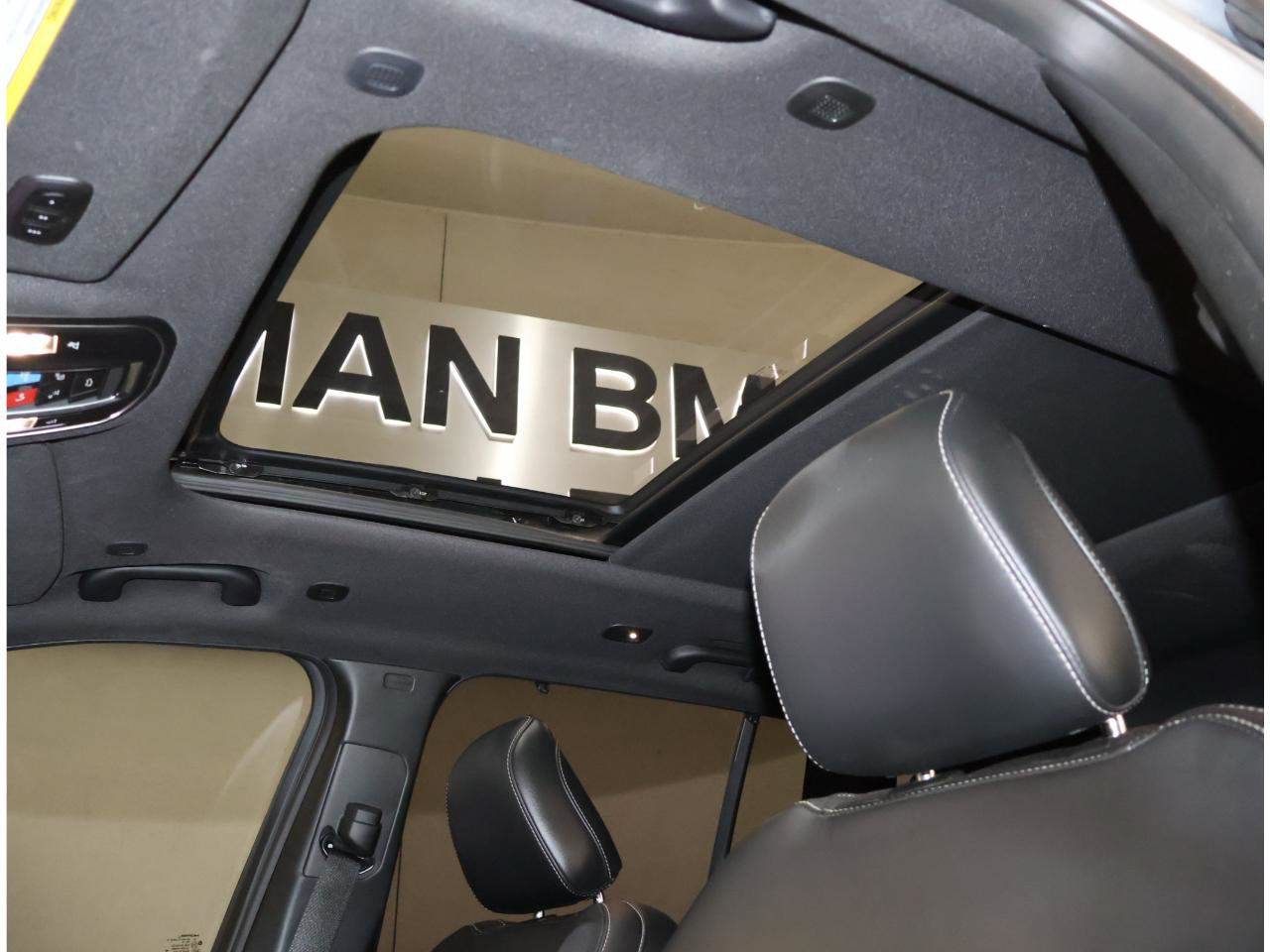 Used 2025 Jeep Grand Cherokee Limited w/ Luxury Tech Group II RWD image 13