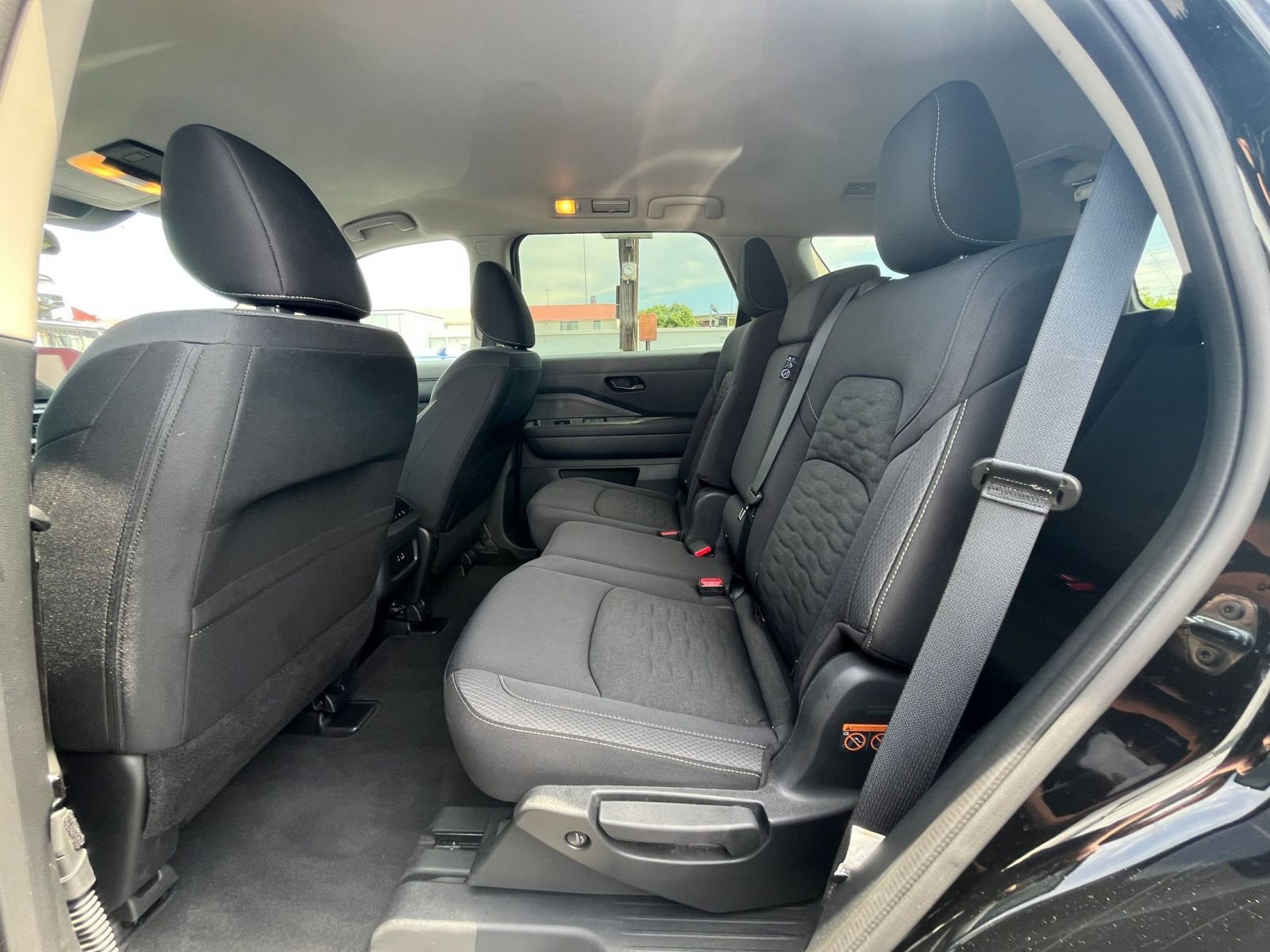 Used 2025 Nissan Pathfinder SV AWD/4WD image 27