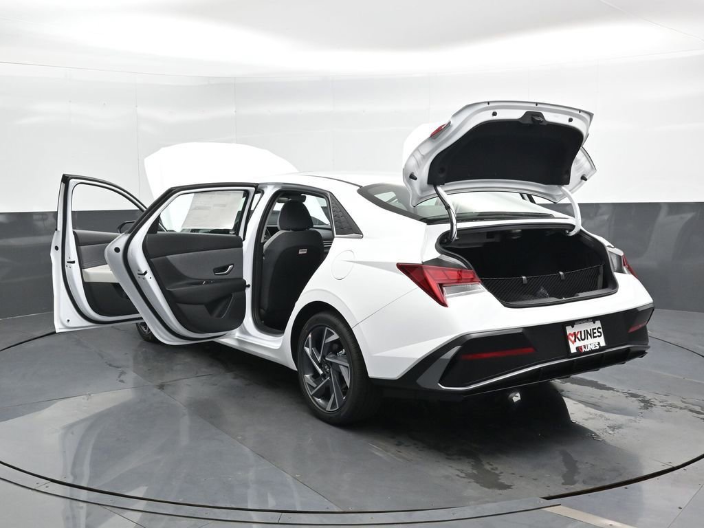 New 2025 Hyundai Elantra Limited image 55