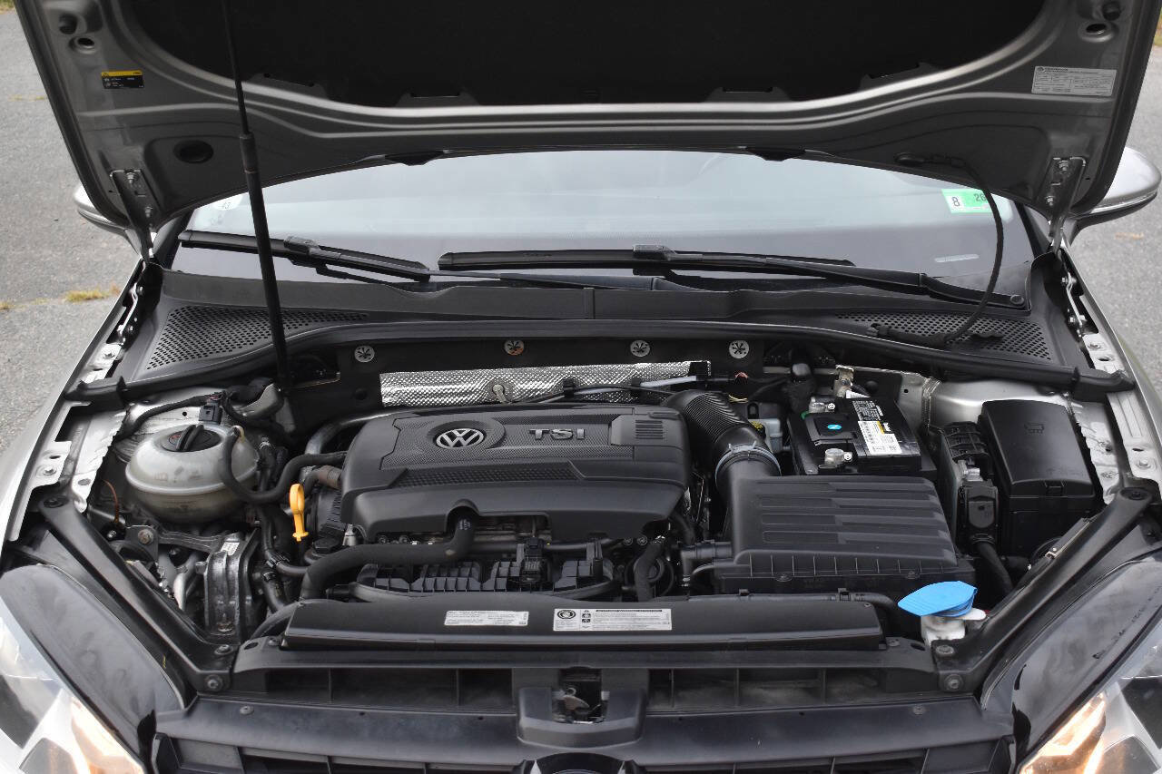 Used 2015 Volkswagen Golf S image 34